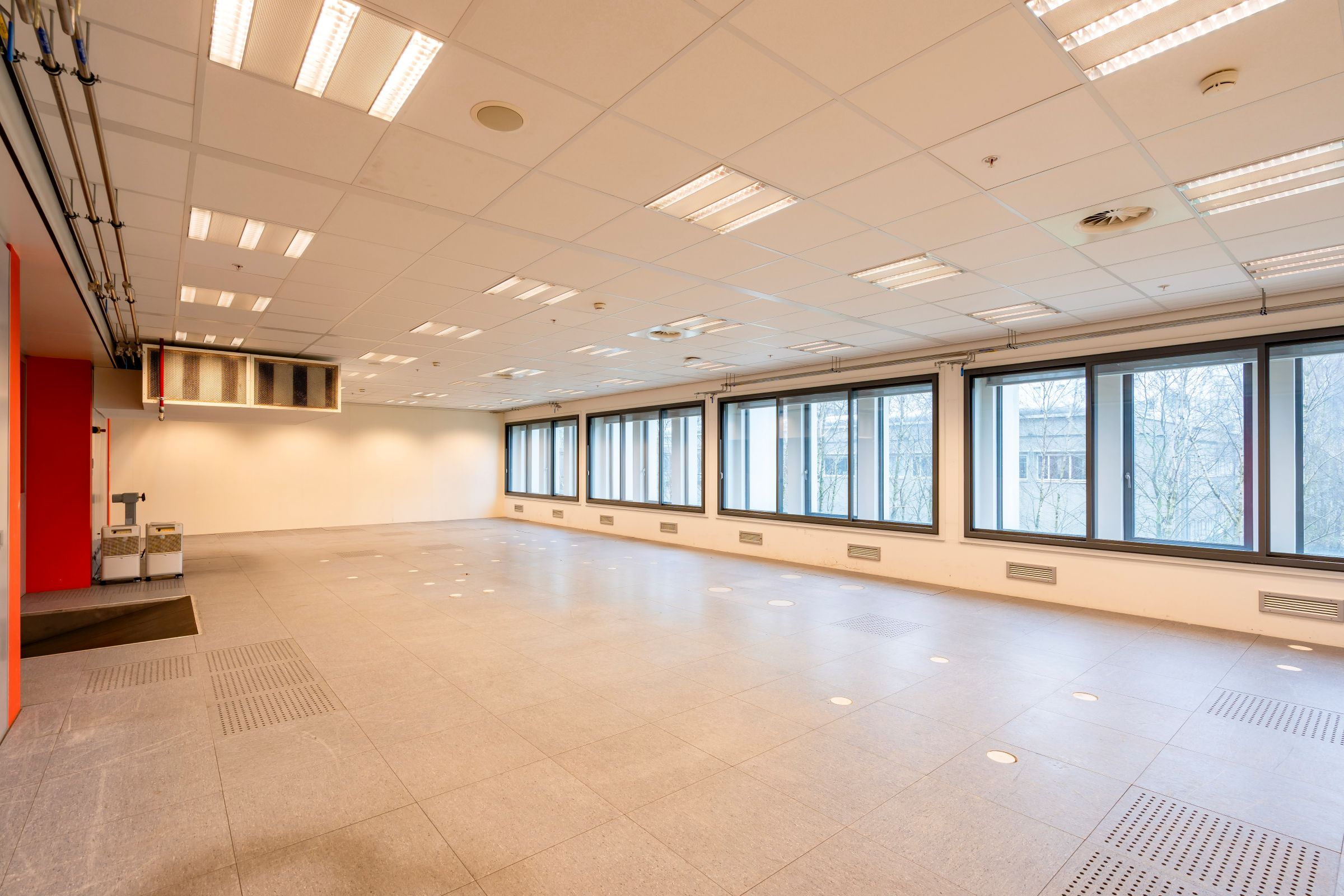 ICT & test space with industrial utilities