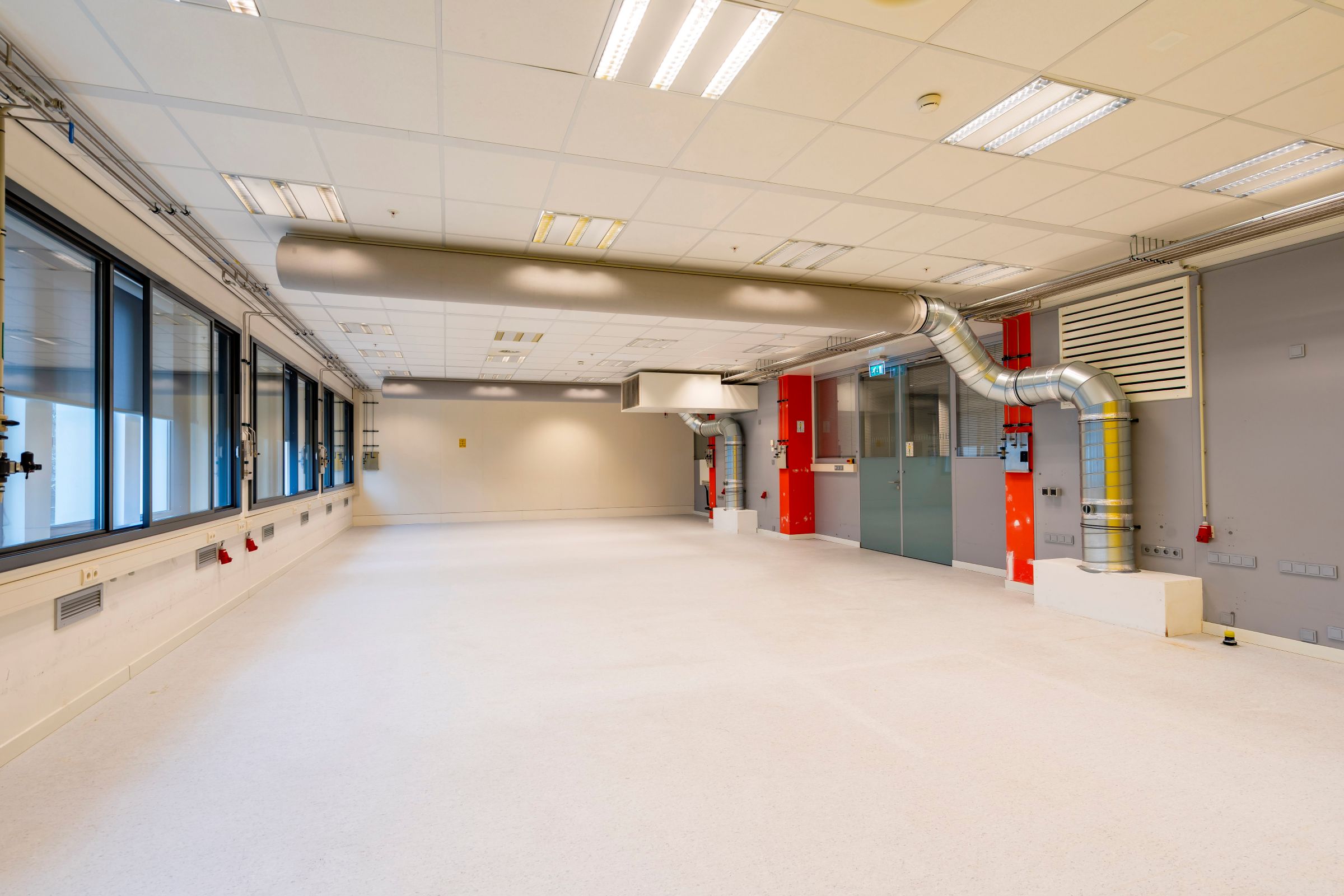 Electrotechnical lab with chilled ceiling at HTC 37