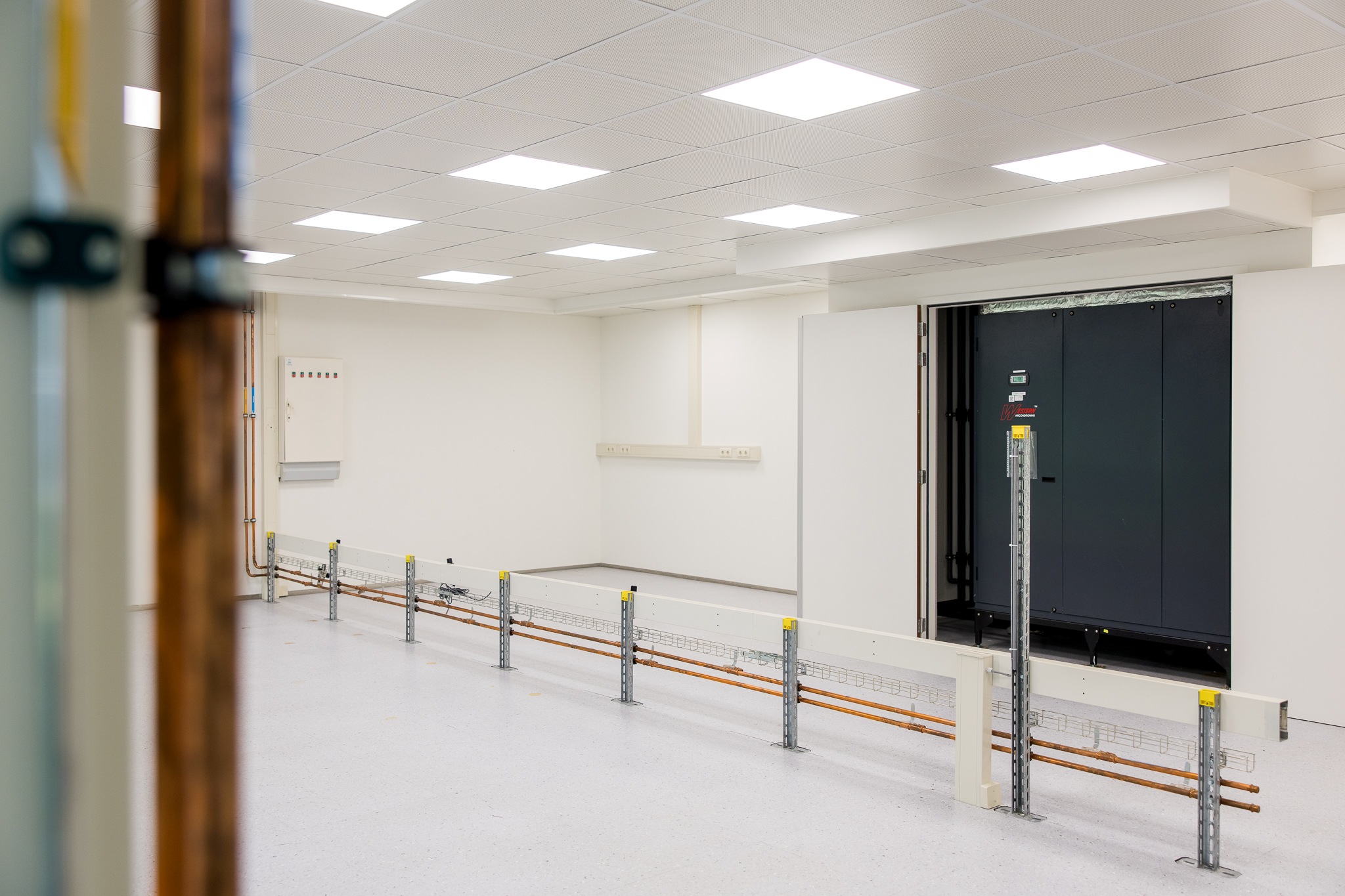 Climate-controlled electrotechnical lab at HTC 46